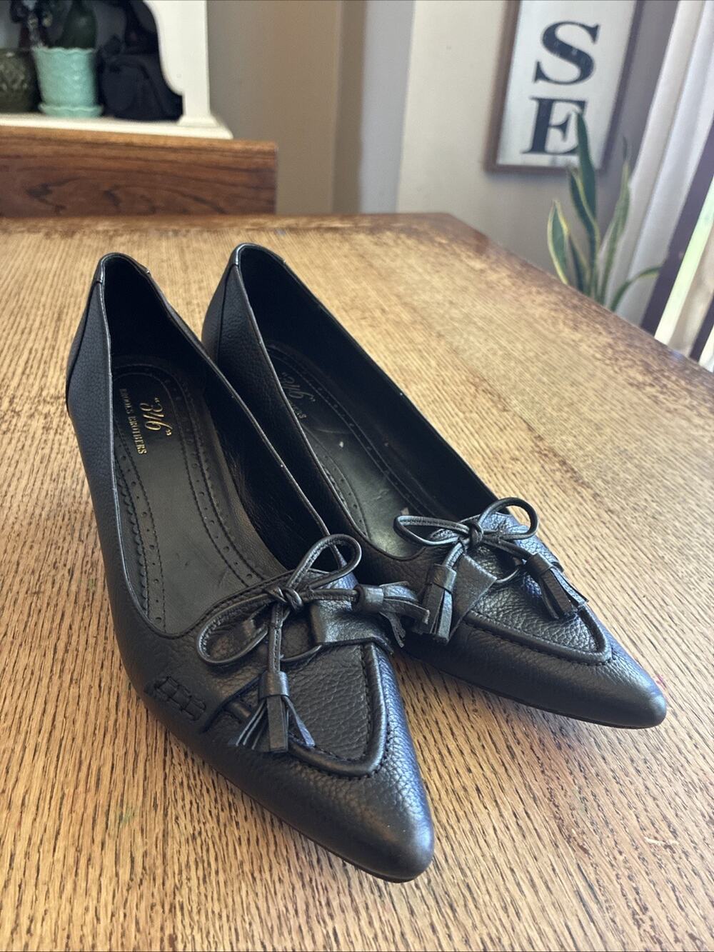 Brooks Brothers "346" Black Pointed Toe and Bow Detailed Leather kitten Heels